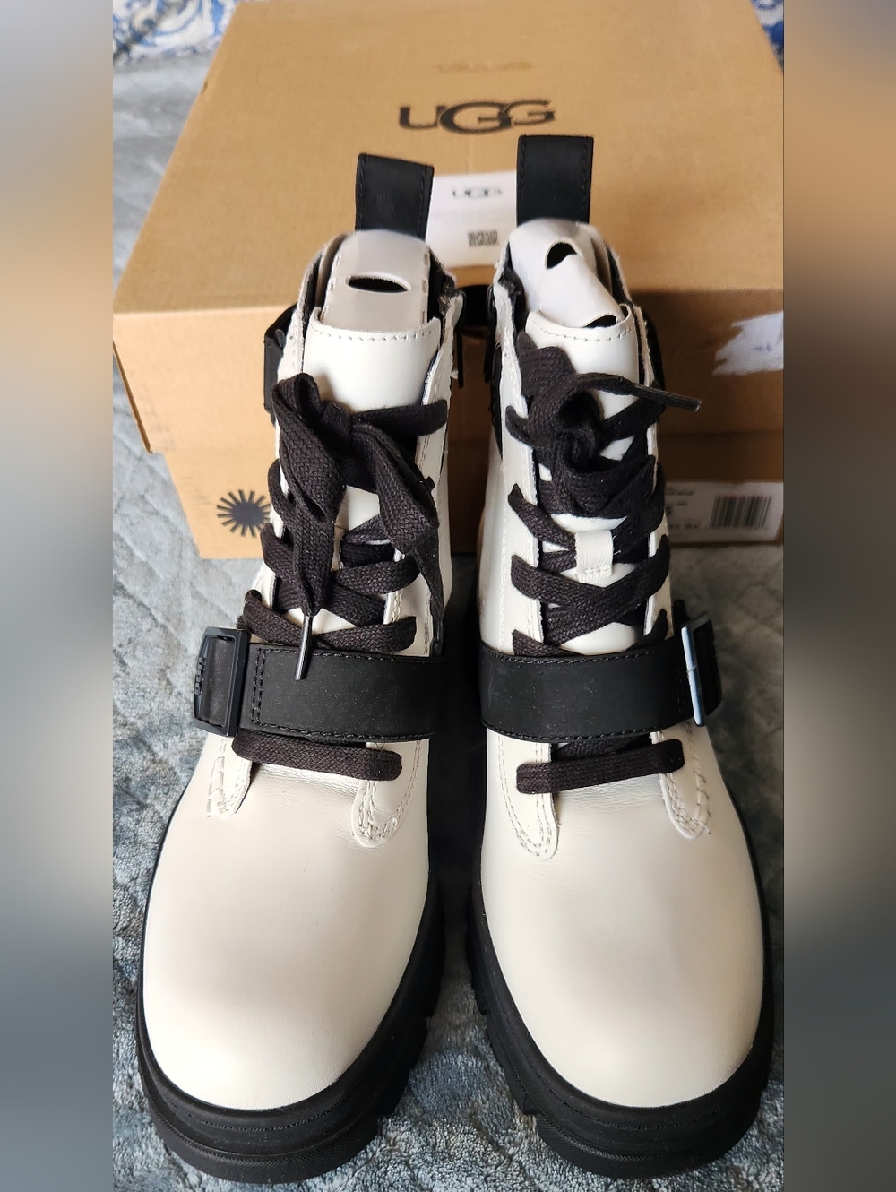 NEW. UGG Leather White and Black Lace-Up Combat Boots. 8.5 Women's. NIB. - Picture 4 of 13